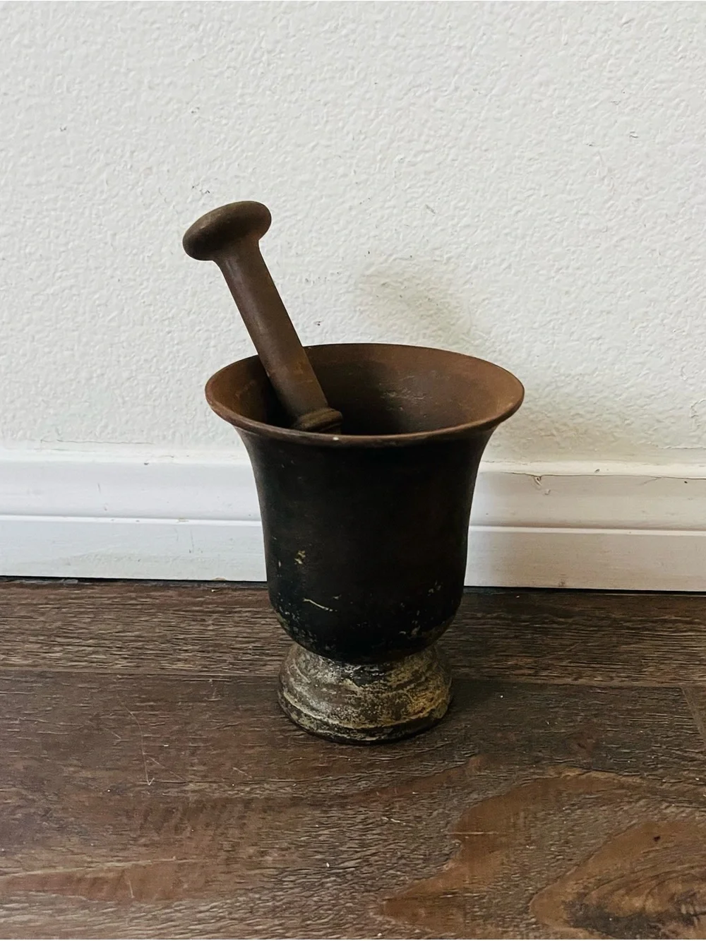Rustic Brown Metal Mortar and Pestle - Home Kitchen